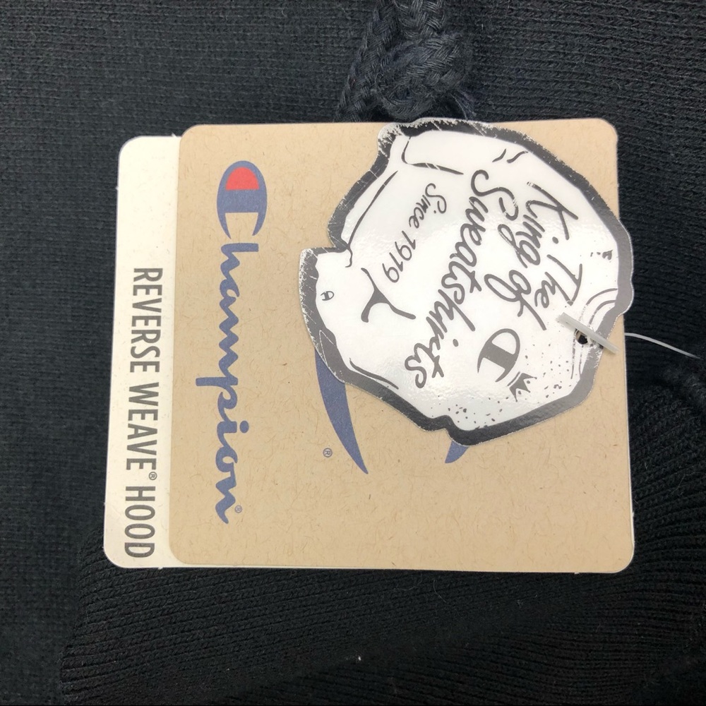 Champion Women’s Reverse Weave Cropped Hoodie - Picture 4 of 6